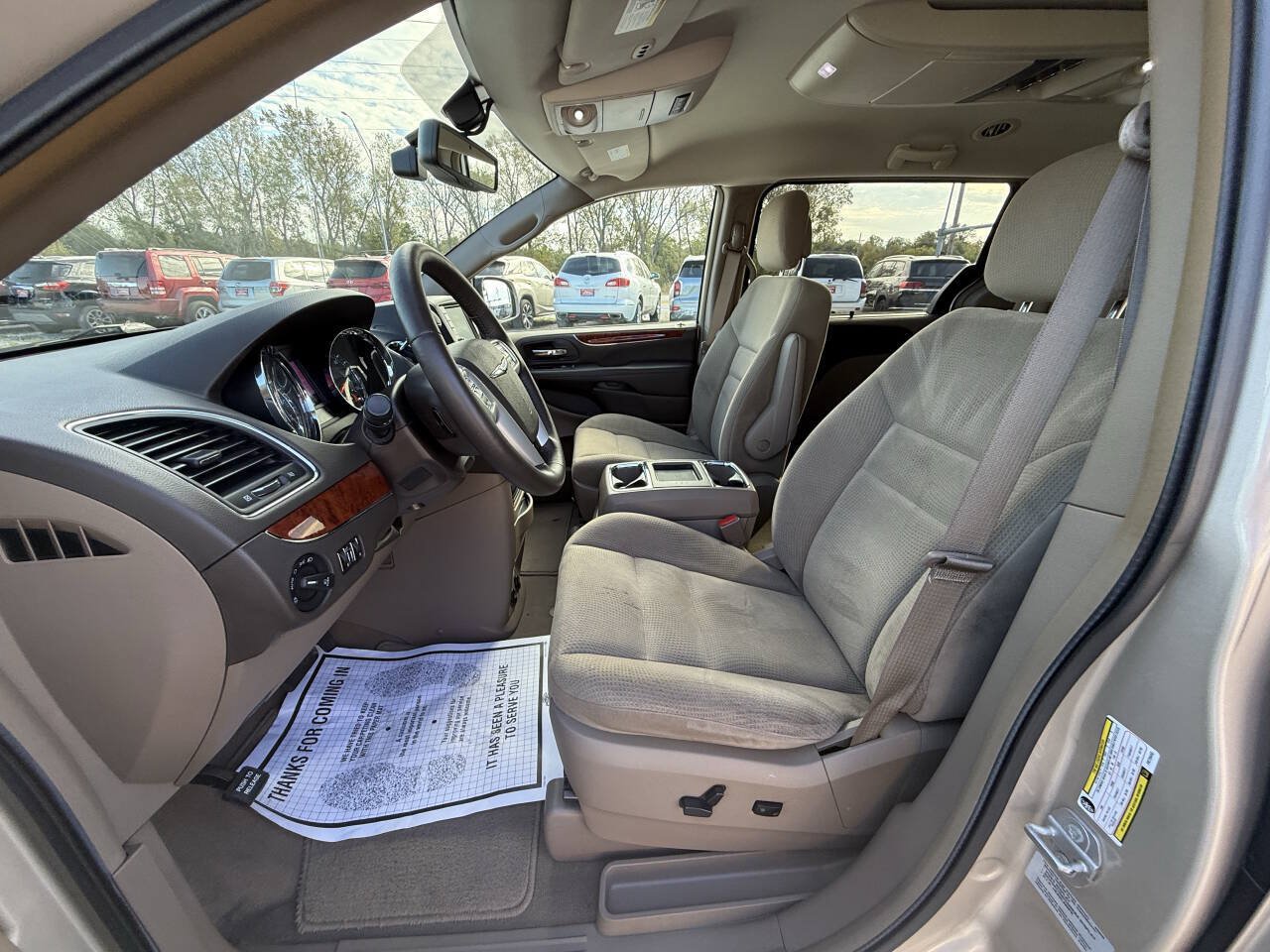 Used 2015 Chrysler Town & Country Touring w/ Driver Convenience Group FWD image 19