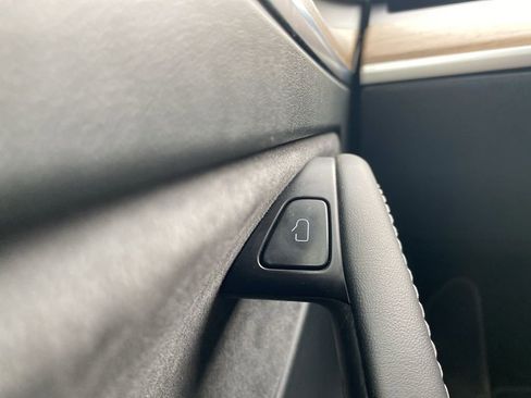 Used 2023 Tesla Model Y Performance image 21