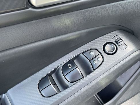 Used 2024 Nissan Altima 2.5 SV image 16