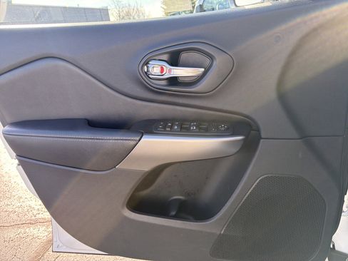 Certified 2020 Jeep Cherokee Latitude Plus w/ Cold Weather Group image 25