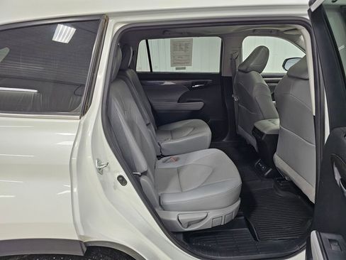 Used 2021 Toyota Highlander Limited image 10