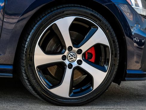 Used 2018 Volkswagen GTI SE FWD image 48