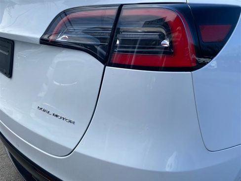 Used 2023 Tesla Model Y Long Range AWD/4WD image 5