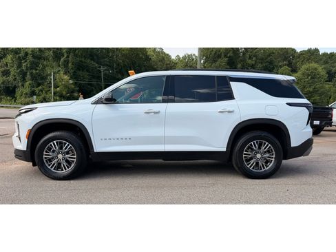 Used 2025 Chevrolet Traverse LT FWD image 3