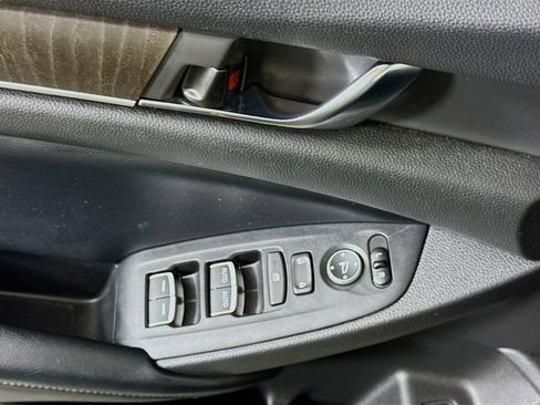 Used 2018 Honda Accord EX image 22