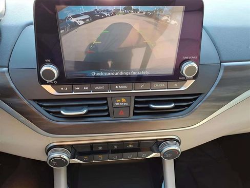 Used 2024 Nissan Altima 2.5 SV image 15