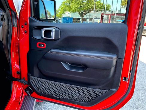 Used 2022 Jeep Gladiator Mojave w/ Cold Weather Group image 23