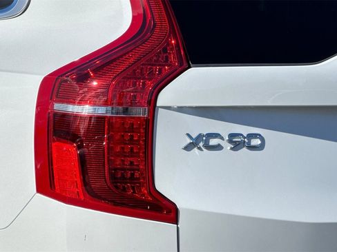 New 2025 Volvo XC90 B6 Plus w/ Protection Package Premier image 28