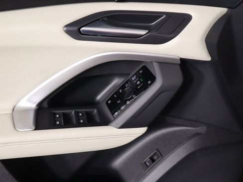 Used 2025 Audi Q5 Premium Plus w/ Premium Plus image 26