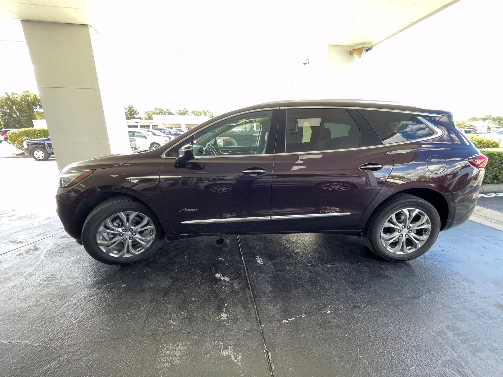 Used 2021 Buick Enclave Avenir w/ Avenir Technology Package FWD image 2