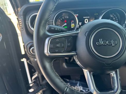 Used 2022 Jeep Wrangler Unlimited Sahara w/ Cold Weather Group AWD/4WD image 16