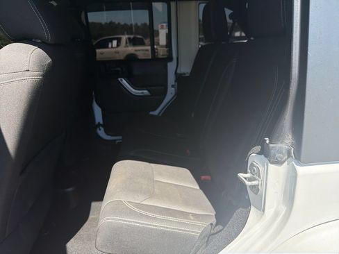 Used 2016 Jeep Wrangler Unlimited Sahara w/ Connectivity Group AWD/4WD image 22