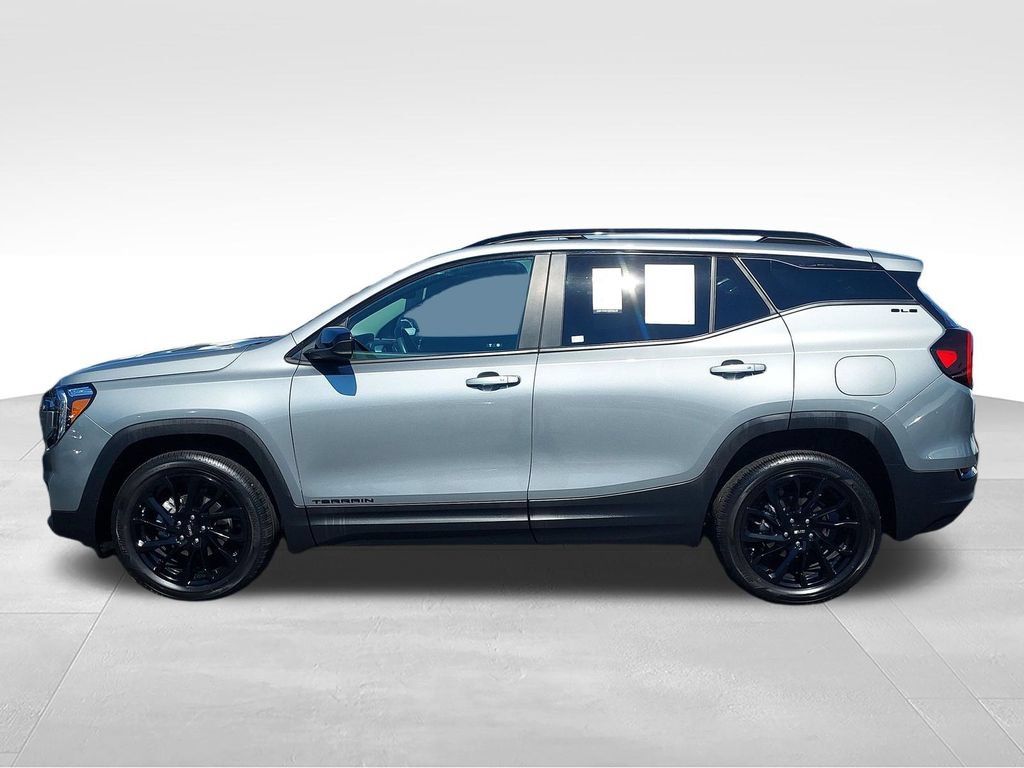 Used 2024 GMC Terrain SLE w/ Driver Convenience Package AWD/4WD image 2