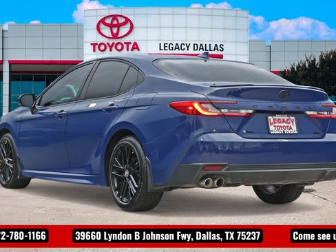 Used 2025 Toyota Camry SE image 9