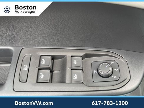 New 2025 Volkswagen Taos SEL image 29