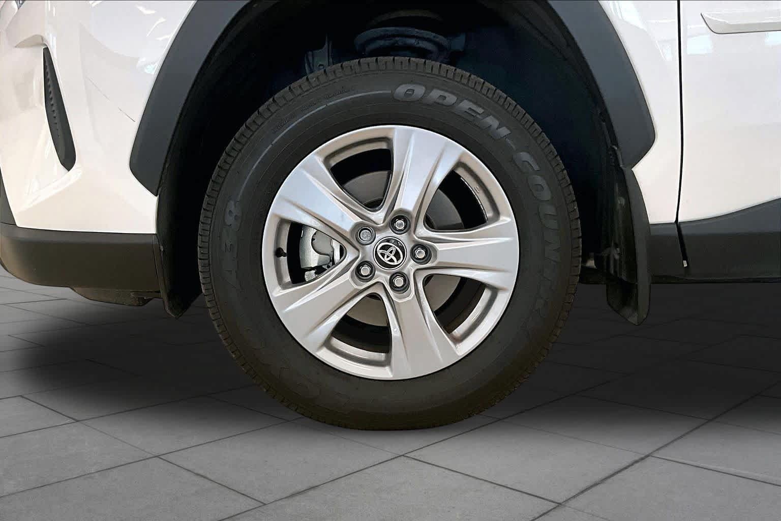 Used 2025 Toyota RAV4 XLE w/ Convenience Package AWD/4WD image 10