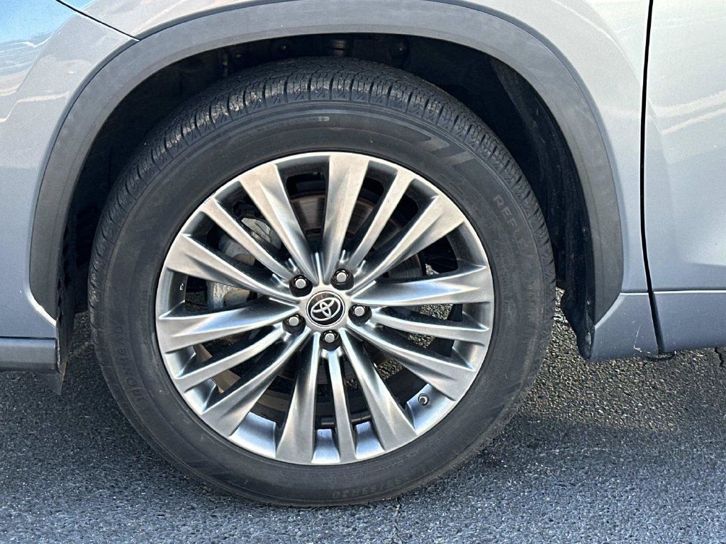 Used 2022 Toyota Highlander Platinum FWD image 12
