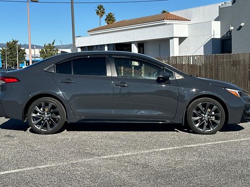 Used 2025 Toyota Corolla SE image 3