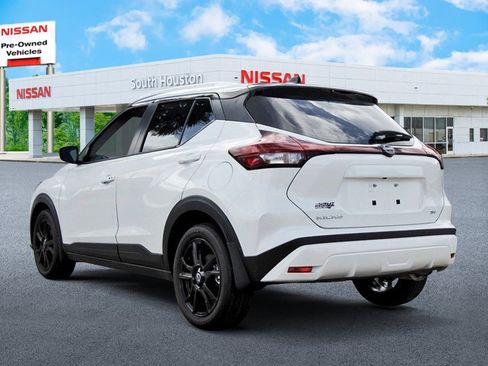 Used 2024 Nissan Kicks SV image 3