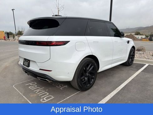 Used 2025 Land Rover Range Rover Sport Dynamic SE image 3