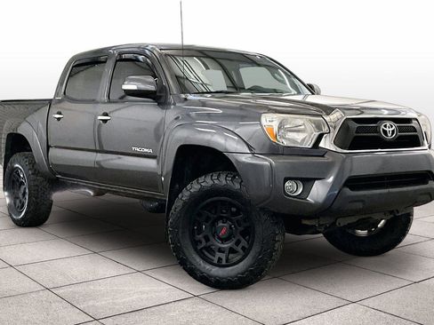 Used 2015 Toyota Tacoma Base w/ Limited Package image 2