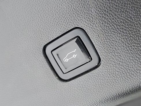 Certified 2023 Chevrolet Traverse LT image 39