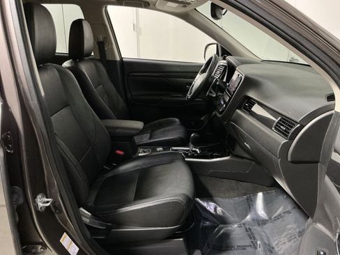 Used 2018 Mitsubishi Outlander GT image 34
