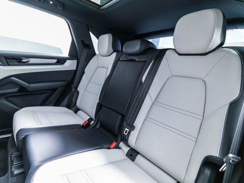 Certified 2024 Porsche Cayenne S AWD/4WD image 39
