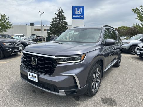 Used 2023 Honda Pilot Touring image 1