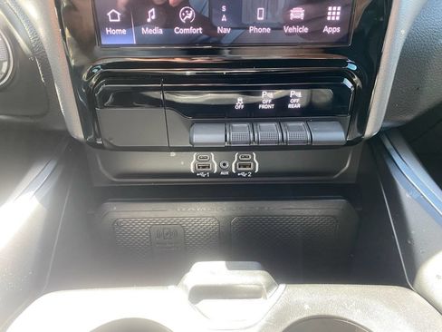 Used 2025 RAM 1500 Laramie AWD/4WD image 25