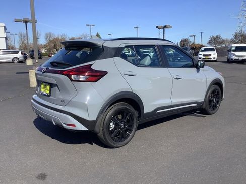 Used 2023 Nissan Kicks SR w/ SR Premium Package image 30