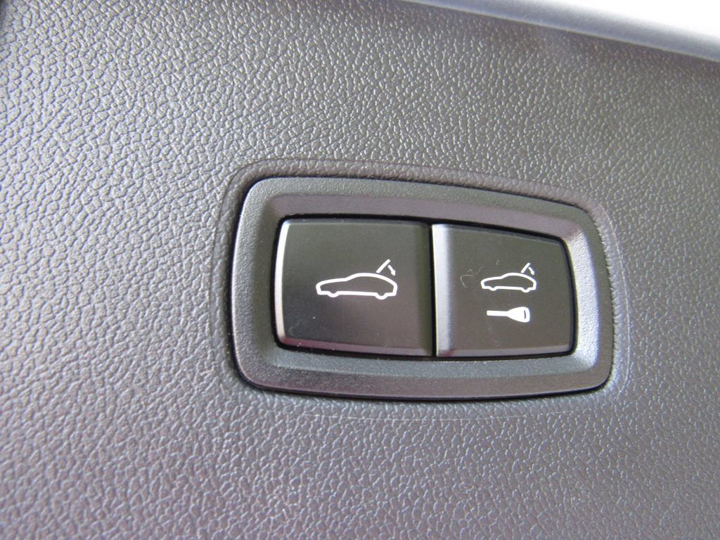 Certified 2025 Porsche Cayenne E-Hybrid AWD/4WD image 18