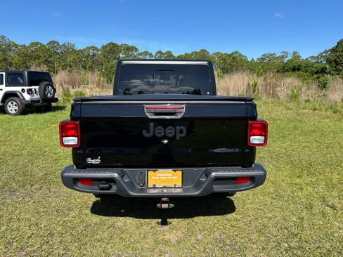 Certified 2024 Jeep Gladiator Sport AWD/4WD image 4
