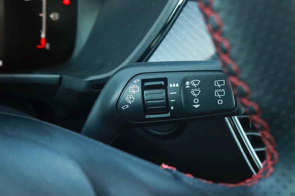 Used 2025 Ford Escape ST-Line AWD/4WD image 25