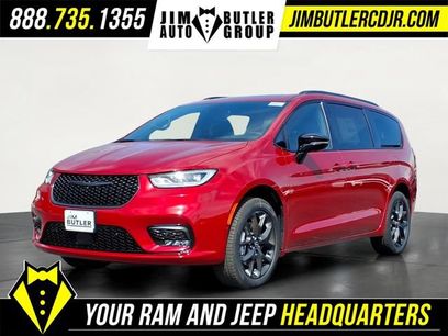 New 2026 Chrysler Pacifica Limited w/ S Appearance Package