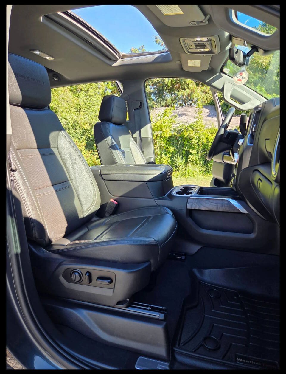 Used 2021 GMC Sierra 3500 Denali w/ Denali Ultimate Package AWD/4WD image 24