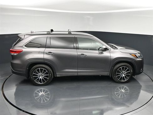 Used 2018 Toyota Highlander SE AWD/4WD image 22
