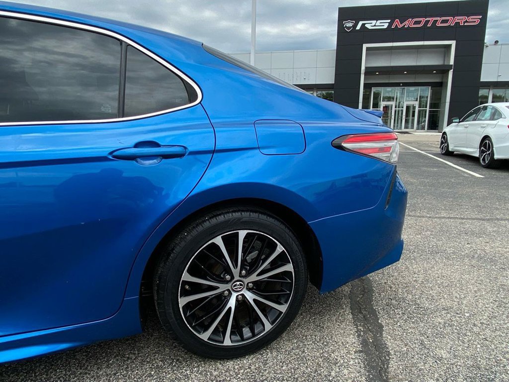 Used 2018 Toyota Camry SE w/ Moonroof Package FWD image 13