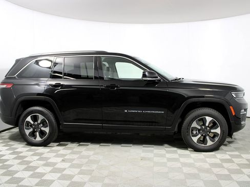 Used 2023 Jeep Grand Cherokee 4WD 4xe w/ Luxury Tech Group II image 17