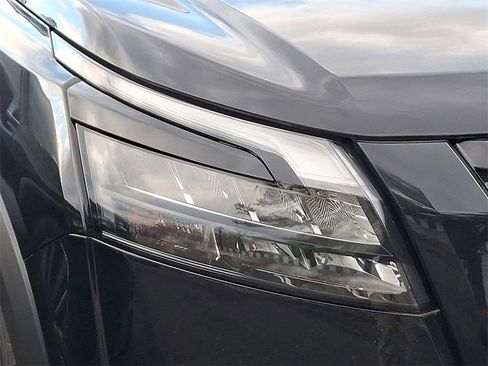 New 2025 Nissan Pathfinder SV w/ Black Appearance Package image 7