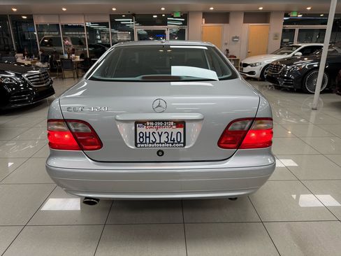 Used 2001 Mercedes-Benz CLK 320 Coupe image 5