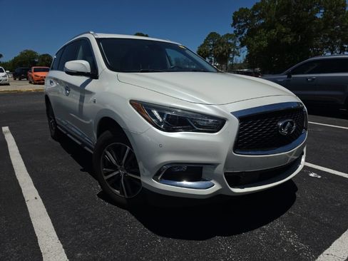 Used 2019 INFINITI QX60 Luxe w/ Essential Package FWD image 2