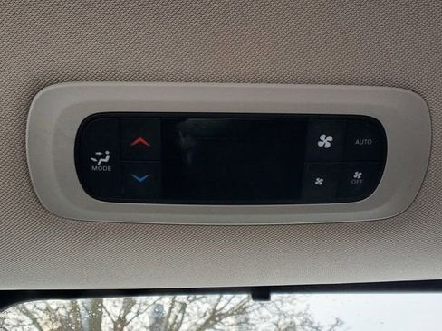 Certified 2024 Chrysler Pacifica Touring-L image 23