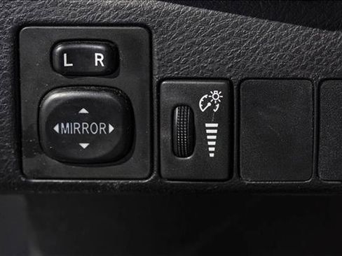 Used 2015 Toyota Corolla LE image 13