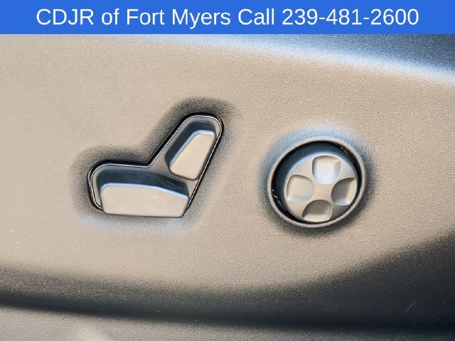 New 2026 Chrysler Pacifica Select FWD image 14
