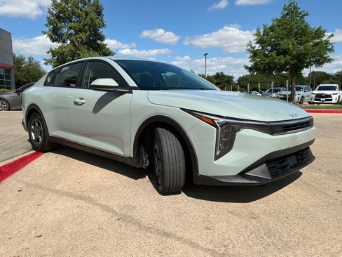 Used 2025 Kia K4 FWD image 4