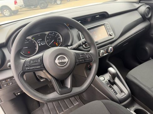 Used 2024 Nissan Kicks S image 15