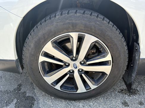 Used 2019 Subaru Outback 2.5i Limited AWD/4WD image 9