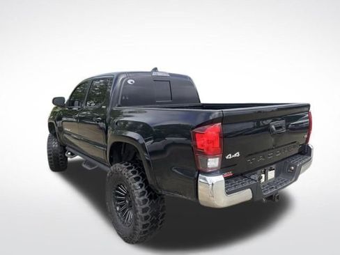 Used 2020 Toyota Tacoma SR5 AWD/4WD image 2
