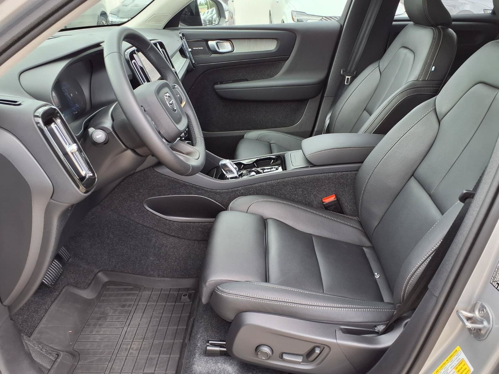 Certified 2025 Volvo XC40 B5 Ultra AWD/4WD image 21